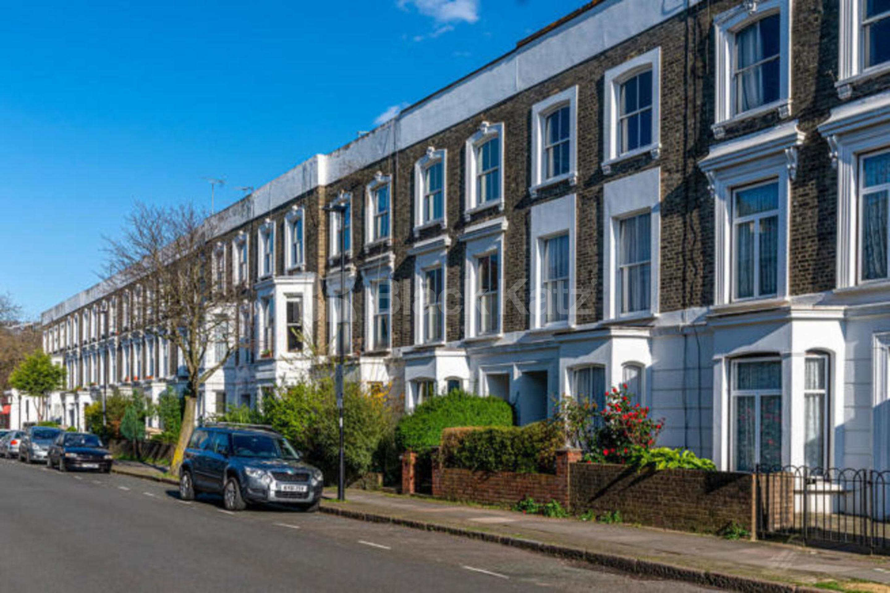Recently renovated three double bedroom apartment minutes away from Holloway Jackson road, Holloway N7